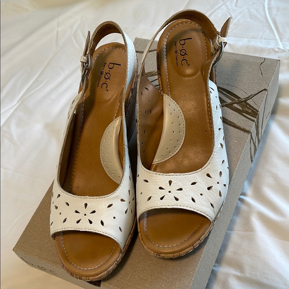 Born KACEE B.O.C. White Sandals